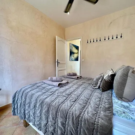Apartment Place Poullan